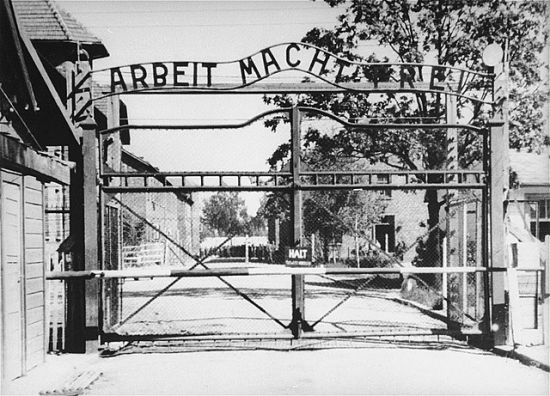 view_of_the_entrance_to_the_main_camp_of_auschwitz_-auschwitz_i.jpg